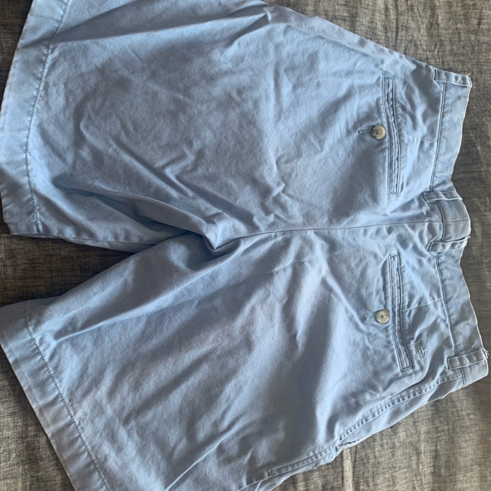 Vineyard vines/flat front shorts size 28